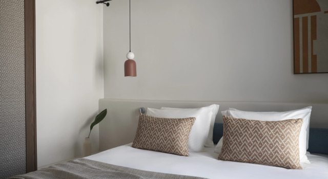 Andronis Minois, Prenota Hotel Paroikia Paro