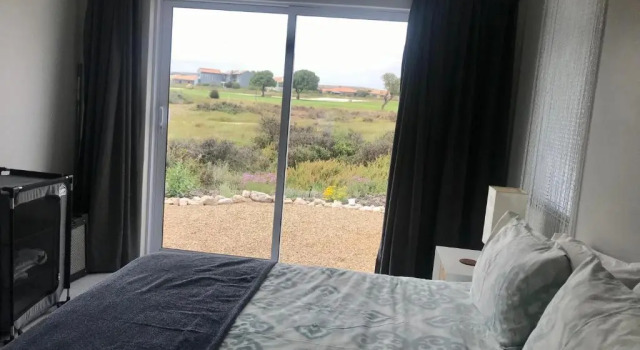 Коттедж HIDDEN GEM A unique Golf Estate, Game Reserve north facing 6 sleeper 3 en suite bedrooms with 12m Solar Warmed Lap Pool