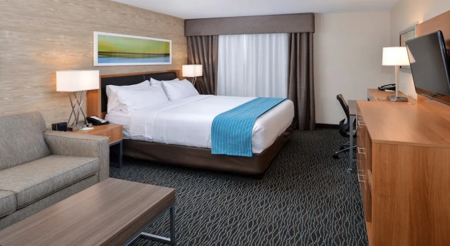 Номер Premium Holiday Inn Hotel & Suites Edmonton Airport Conference Centre by IHG