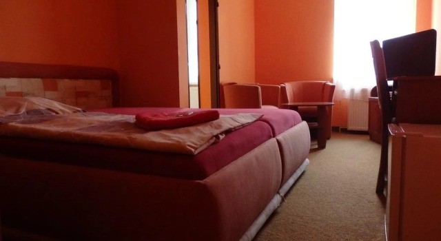 Hotel Zlatý Kříž, Забронировать Отель Отели Czech central mountains 3 звезды, 3*