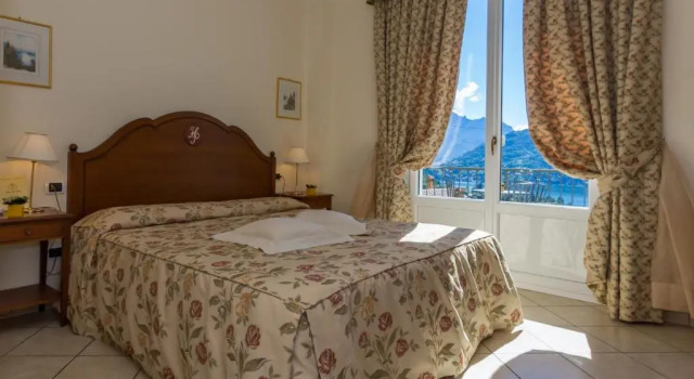 Люкс Hotel La Perla