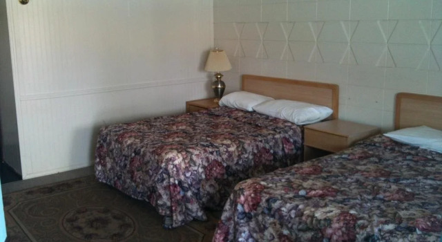 Space Motel, Buchen Sie Motel Hotels in New York State mit Pool, Schwimmbad