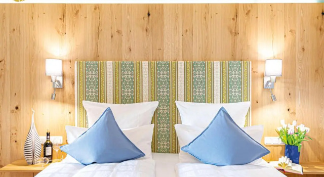 Полулюкс Deluxe Glashotel