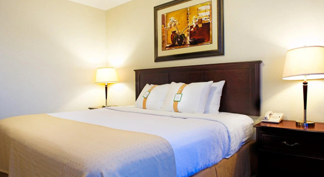 Двухместный номер Standard Holiday Inn & Suites Lloydminster by IHG