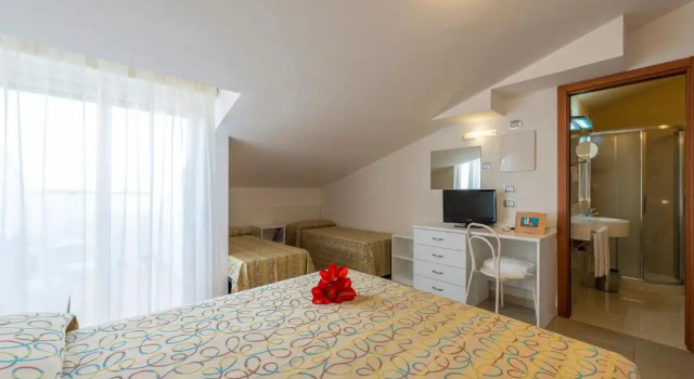 Четырёхместный номер Standard Hotel Palace Magnolia SPA