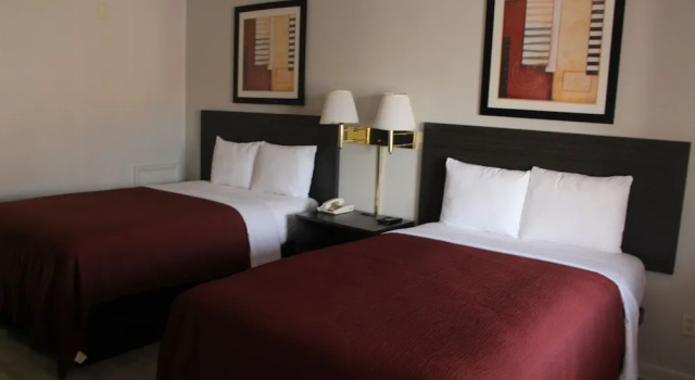 Четырёхместный номер Economy VIP Inn and Suites