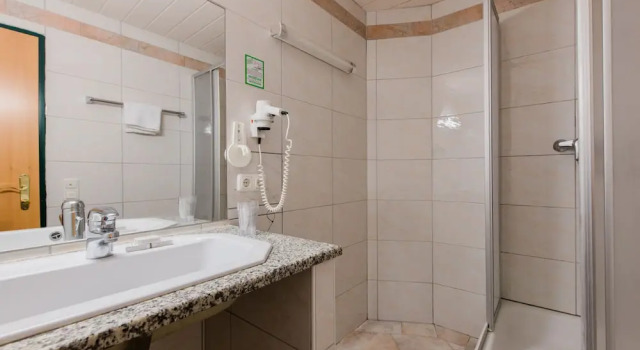 Номер Economy Hotel Rothirsch by Skinetworks