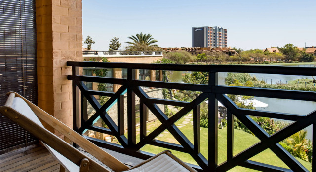 Номер Superior с балконом и с видом на озеро Radisson Hotel Tamboho Waterfront Antananarivo
