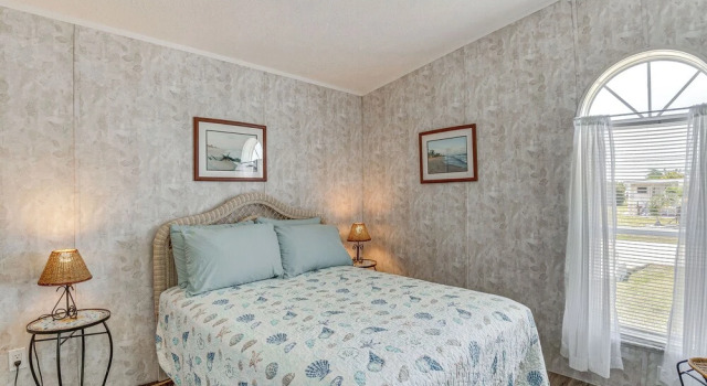 Коттедж Waterfront Englewood Home: 55 + Community w/ Views
