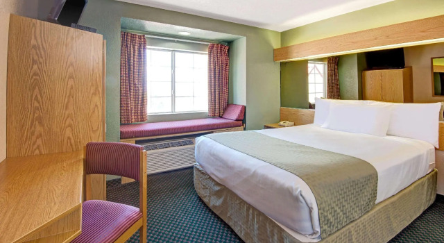 Двухместный номер Microtel Inn & Suites by Wyndham Albuquerque West