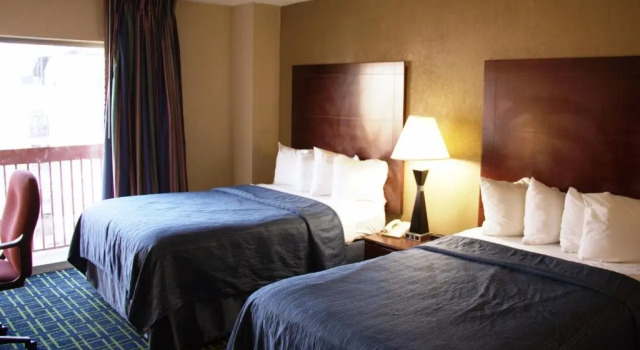 Четырёхместный номер Standard Barclay Hotel Atlanta Downtown