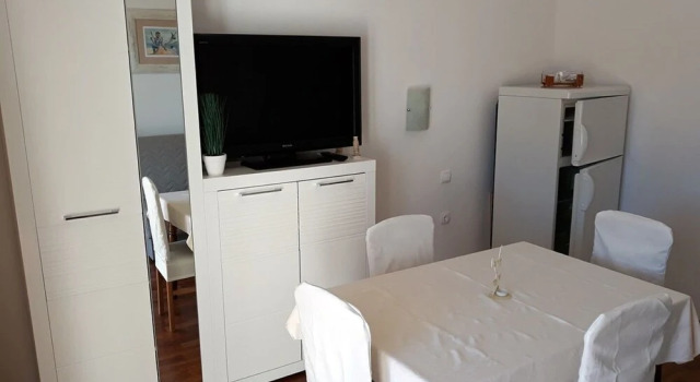 Irena - 100m From the sea - A3 Srednji Prvi kat
