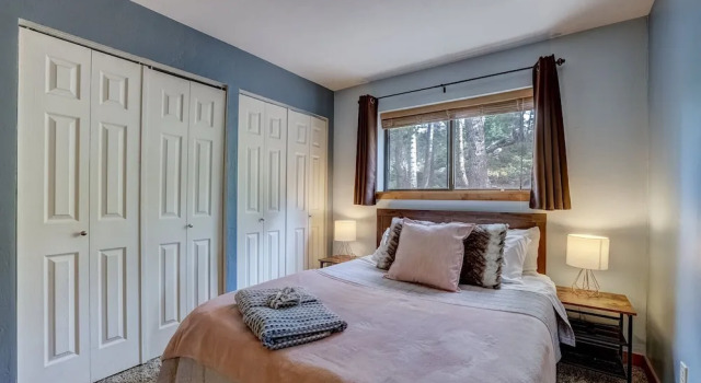 Enjoy Tahoe Lakeview Bliss Pet Friendly!, Book Feriehus Sommerhuse i Stateline, Hytte