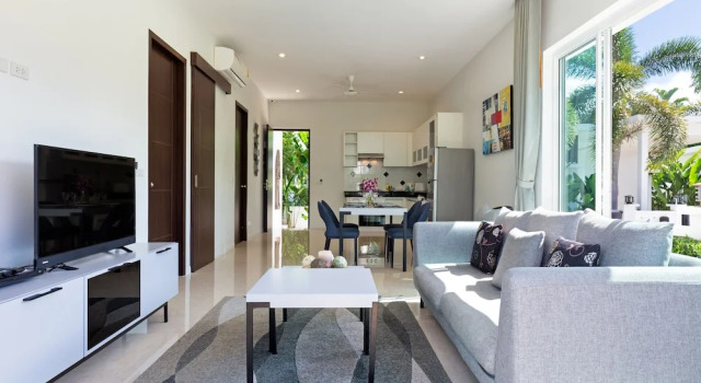 Tropical Stay at 2BR Pool Villa Greens 8, Забронировать Вилла Виллы Раваи, рядом с Центр Tesco Lotus в Парке Раваи, Вилла