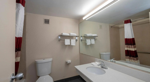 Четырёхместный номер Deluxe Red Roof Inn Marion, VA