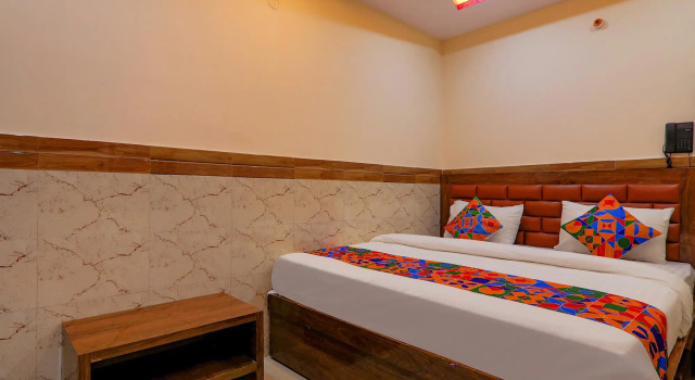 Номер Deluxe FabHotel Shree Galaxy