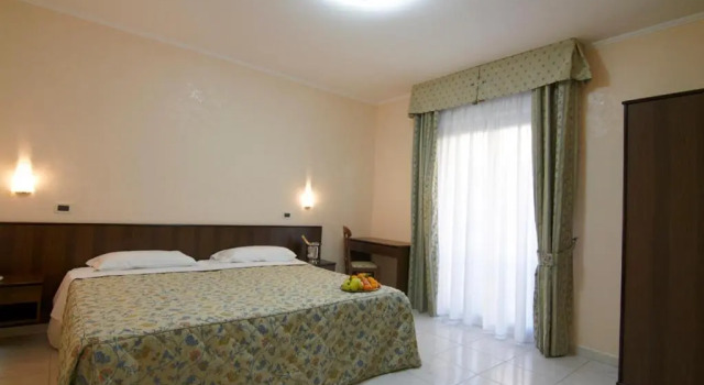Hotel Primula, Забронировать Отель Отели Сан-Джованни-Ротондо с парковкой, рядом с Святилище Падре Пио, Парковка