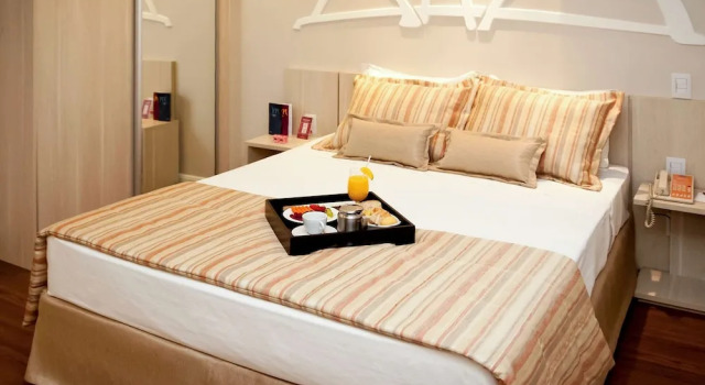 Полулюкс FLAT NO MERCURE BRASÍLIA LIDER, COM LIMPEZA DIÁRIA GRÁTIS, AO LADO DA ESPLANADA DOS MINISTÉRIOS, ESTÁDIO MANÉ GARRINCHA E CENTRO DE CONVENÇÕES, COM PISCINA, ACADEMIA, RESTAURANTE, RECEPÇÃO 24HS By REI DOS FLATS