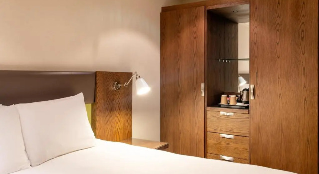 Двухместный номер Superior Hilton London Metropole