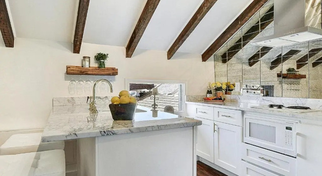 Апартаменты French Quarter Mansion