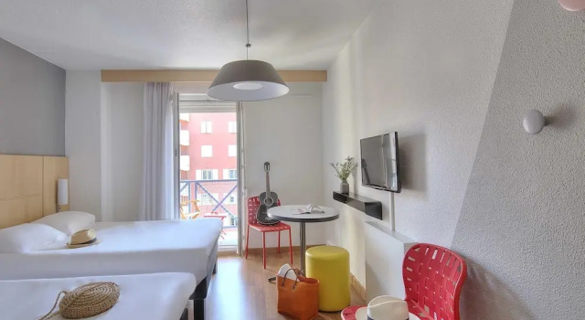 Четырёхместный номер Standard с балконом ibis Hyeres Centre