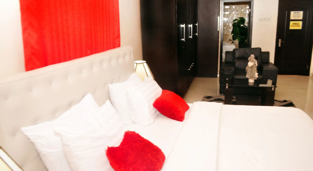 J. Gibson Hotel, Rezerwuj Hotel Hotele w Lekki z basenem, Basen
