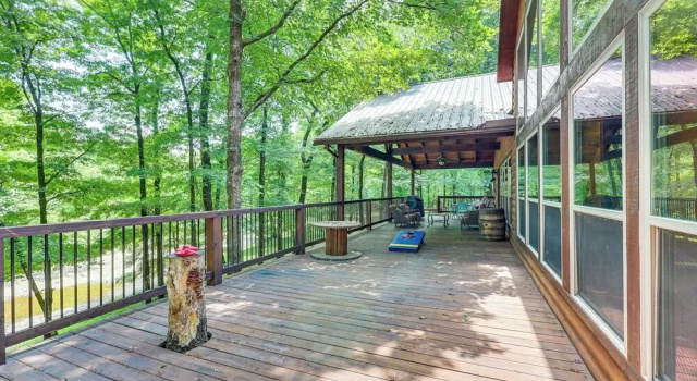 Cabin on 23 Acres w/ Creek Access in Broken Bow, Boek Vakantiehuis Broken Bow Oklahoma