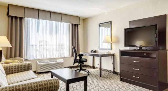 Люкс Holiday Inn St. Louis Airport West Earth City by IHG