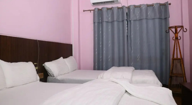 Четырёхместный номер Deluxe Hotel Yes