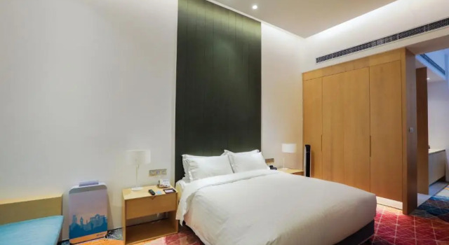 Люкс Holiday Inn Express Shanghai Songjiang Fangta by IHG