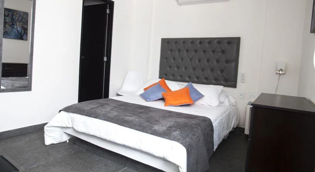 Hotel Grand H&R, Rezerwuj Hotel Hotele w Villeta z basenem, Basen