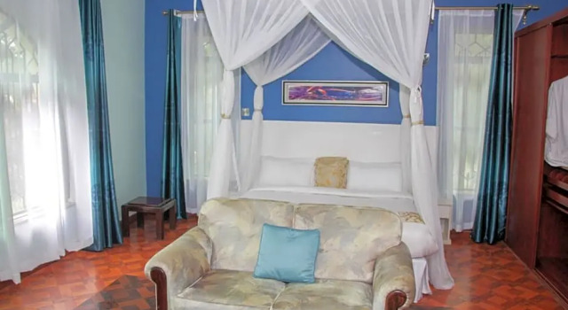 Двухместный номер Executive Karen Inn and Suites