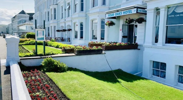 Four Oaks Hotel, Забронировать Отель Отели Лландидно 4 звезды, рядом с Концертный зал Cymru, 4*