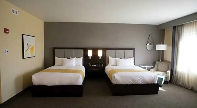 Четырёхместный люкс с видом на город DoubleTree by Hilton Bemidji