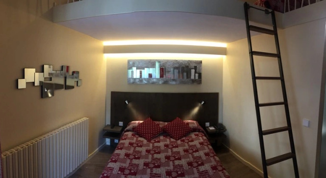 Четырёхместный номер Standard с балконом Hotel L’Ermita B&B