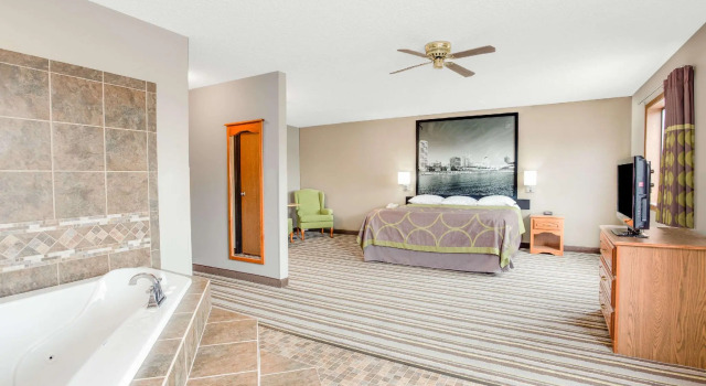 Двухместный люкс Super 8 by Wyndham Green Bay Near Stadium