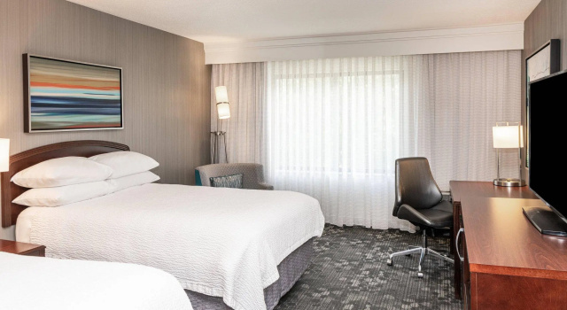 Четырёхместный номер Standard Country Inn & Suites by Radisson, Columbus-Edinburgh