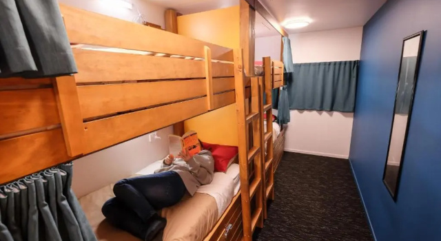 Кровать в общем номере Haka House Bay of Islands