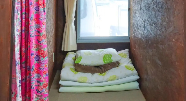 Кровать в общем номере (мужской номер) Sesoko Island Guest House Kafuu Village