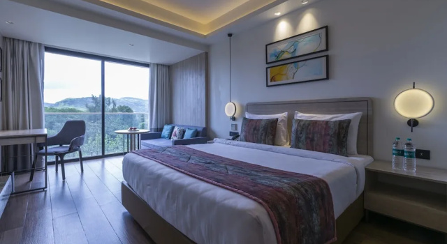 Номер Deluxe с красивым видом из окна Regenta SGS Greenotel - Lonavala