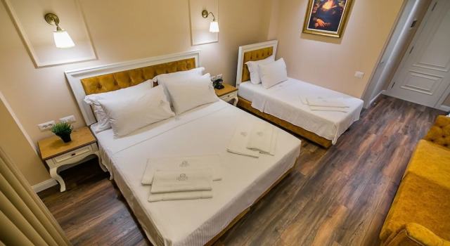 Трёхместный номер Luxury с балконом Legacy Boutique Hotel