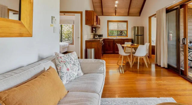 Четырёхместный коттедж с 2 комнатами Lake Weyba Cottages Noosa
