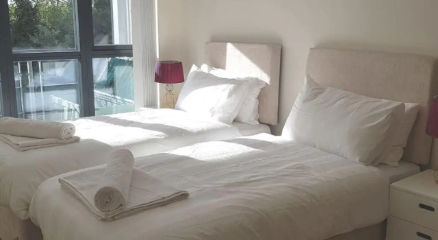 Garland Modern Apartment, Greenhithe 1 With Parking, Varaa Huoneisto Asunnot kohteessa Merseyside, Huoneisto