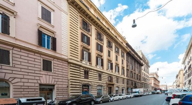 Sasa House, Забронировать Отель Вокзал Термини , рядом с Больница Сан-Джованни