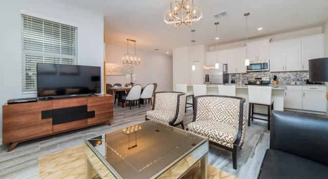 Grhdog9029 - Champions Gate Resort - 4 Bed 3 Baths Townhouse, Book Ferieresort Hoteller i Four Corners med pool, Swimmingpool