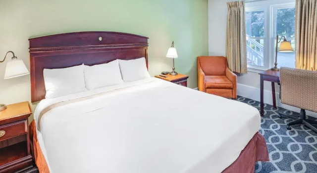 Номер Standard Travelodge by Wyndham Great Barrington Berkshires