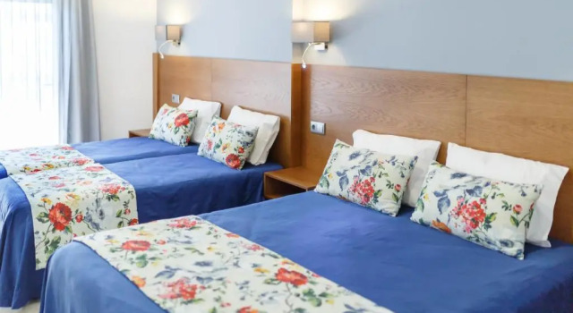 Трёхместный номер Standard Hotel Santo António de Pádua