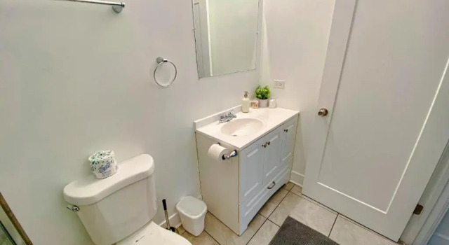 Апартаменты McCormick Place Gem on State street with optional parking for 6 people
