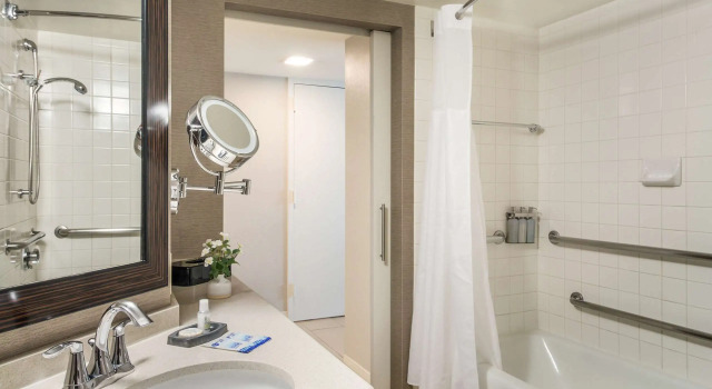 Номер Deluxe Sonesta Los Angeles Airport LAX