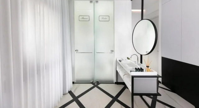 Апартаменты с балконом King George suites